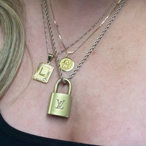 14 karat gold Cherub necklace - Picture 9 of 11